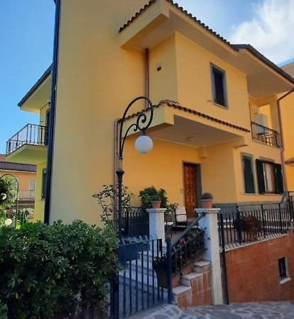 רומא Anagnina Apartment Capistrano מראה חיצוני תמונה