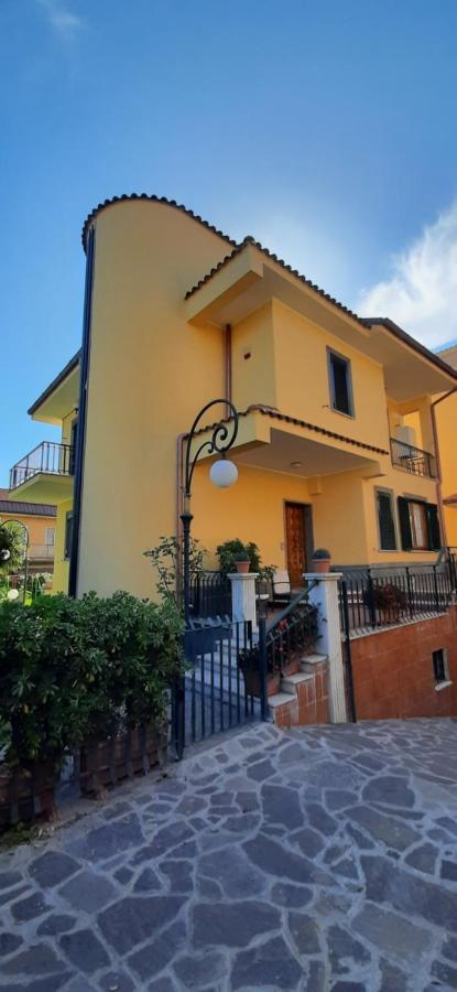 רומא Anagnina Apartment Capistrano מראה חיצוני תמונה