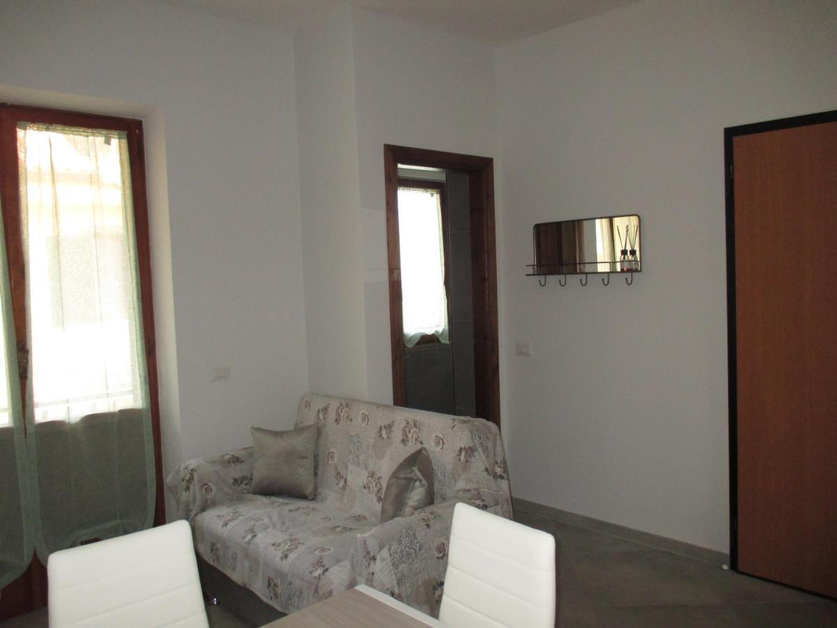רומא Anagnina Apartment Capistrano מראה חיצוני תמונה